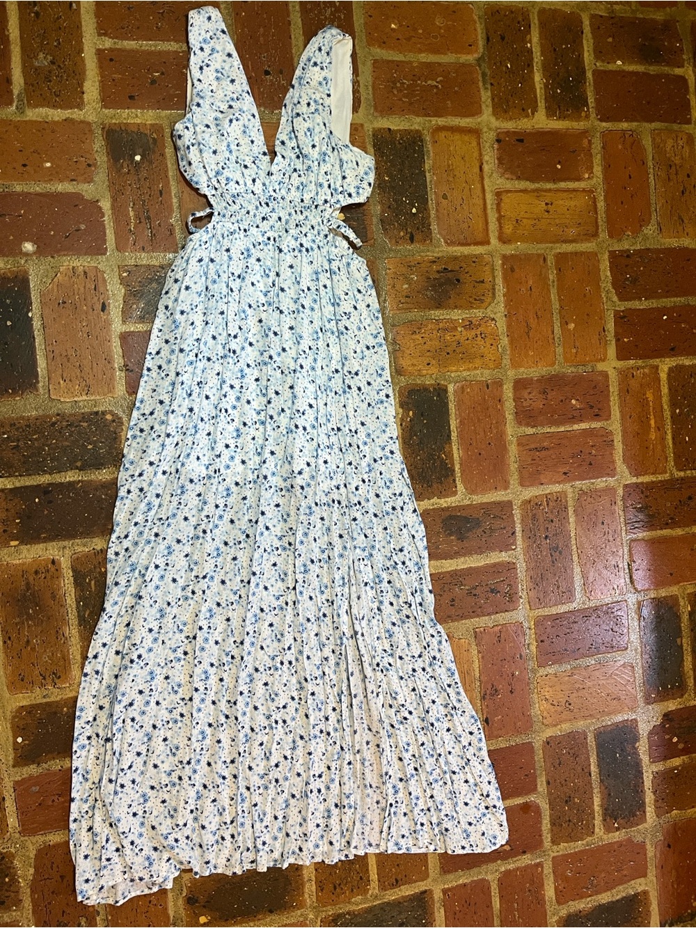 Rue21 White and Blue Floral Cut Out Maxi Dress SZ M